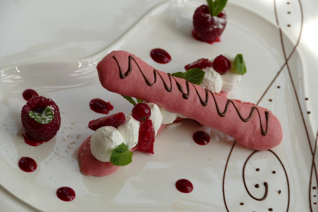 Logis Hotels Le Champalud Restaurant La Citadelle Oree-d'Anjou Ngoại thất bức ảnh