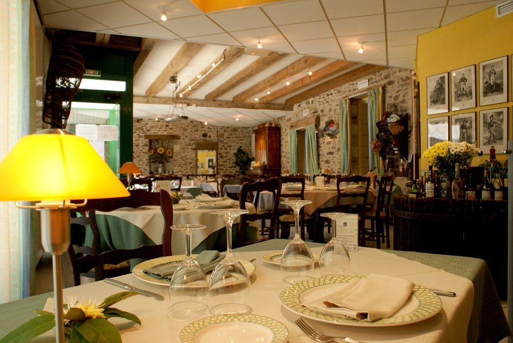 Logis Hotels Le Champalud Restaurant La Citadelle Oree-d'Anjou Ngoại thất bức ảnh