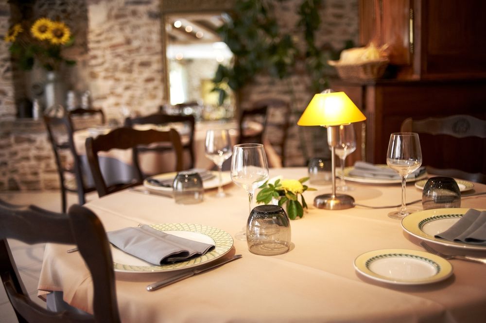 Logis Hotels Le Champalud Restaurant La Citadelle Oree-d'Anjou Ngoại thất bức ảnh