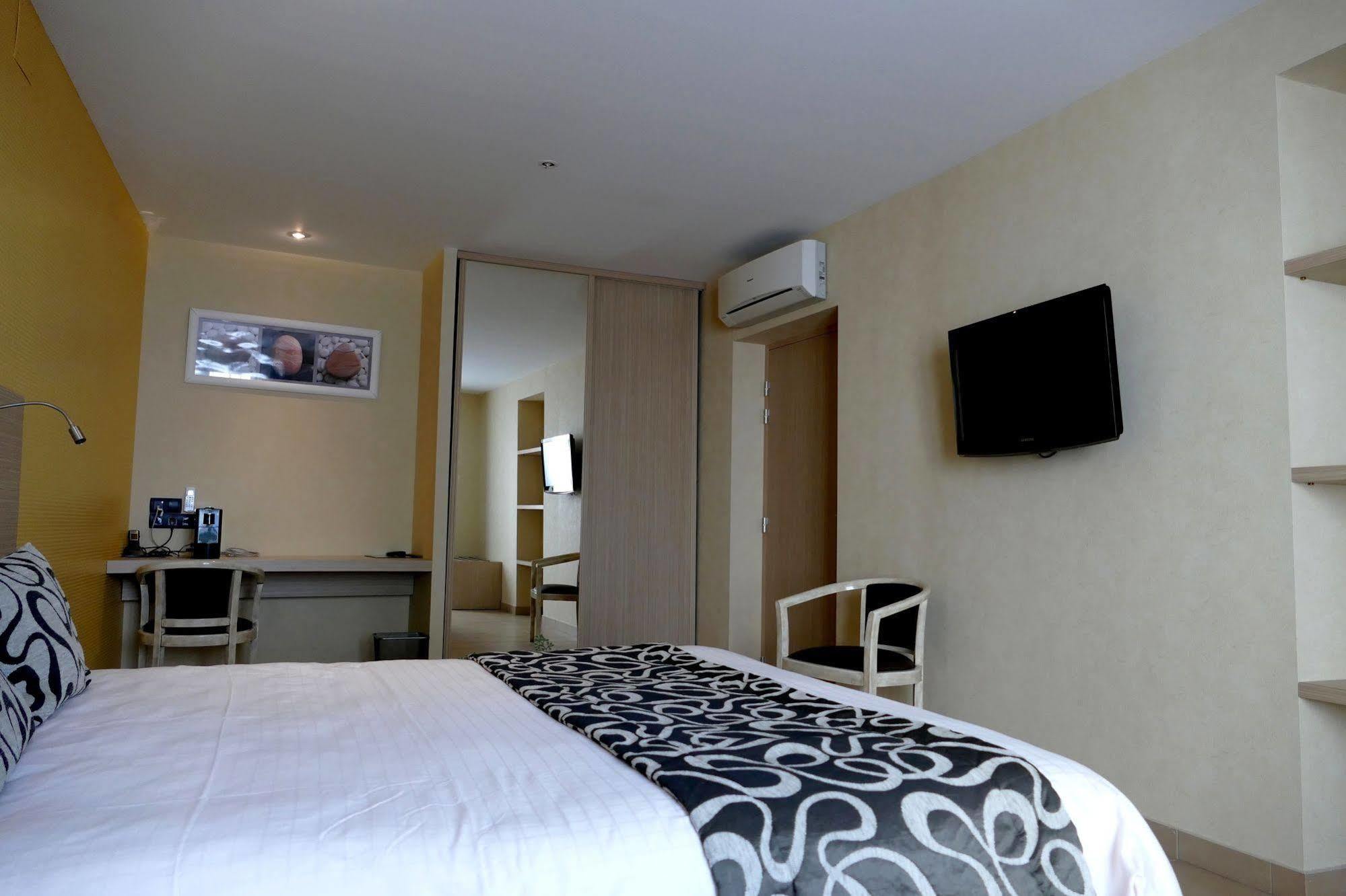 Logis Hotels Le Champalud Restaurant La Citadelle Oree-d'Anjou Ngoại thất bức ảnh