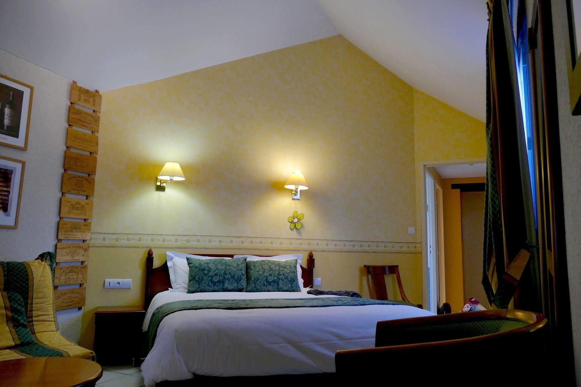 Logis Hotels Le Champalud Restaurant La Citadelle Oree-d'Anjou Ngoại thất bức ảnh